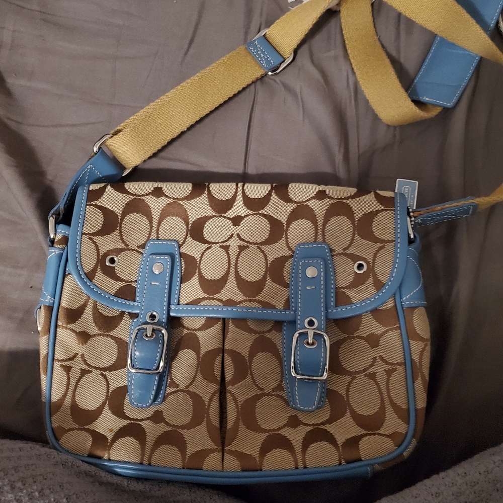 Coach Signature Tan and Blue Field Bag. Style 6849